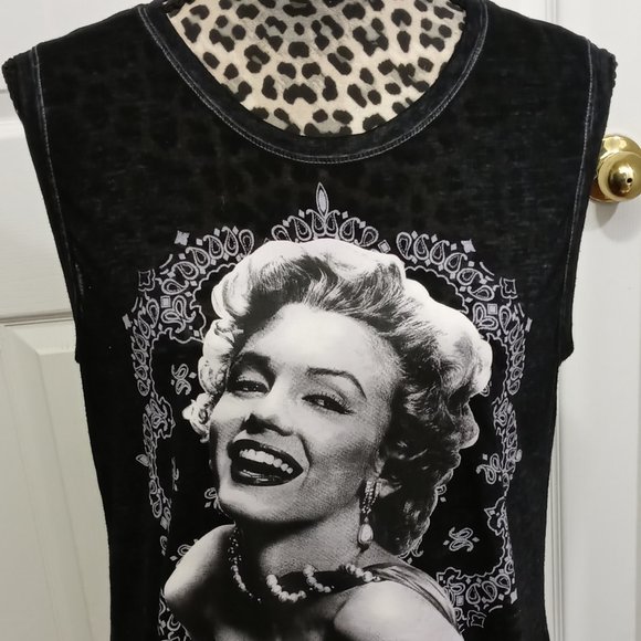 Marilyn Monroe sleeveless long blouse - Picture 2 of 6